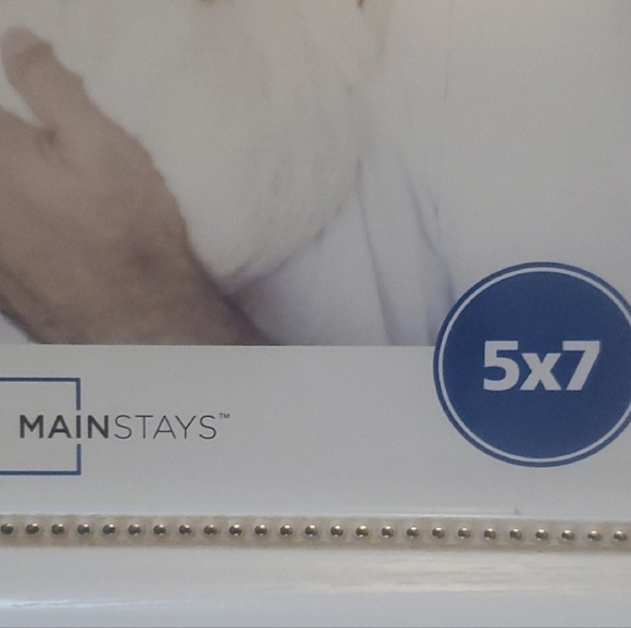 Mainstays White and Gold Picture Frame with Elegant Accents - Picture 2 of 4